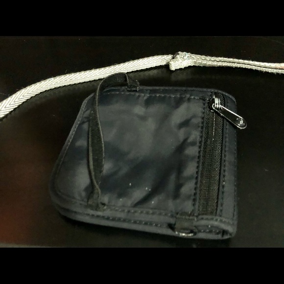 PACSAFE RFID Safe V100 Anti-theft RFID blocking - Picture 5 of 6